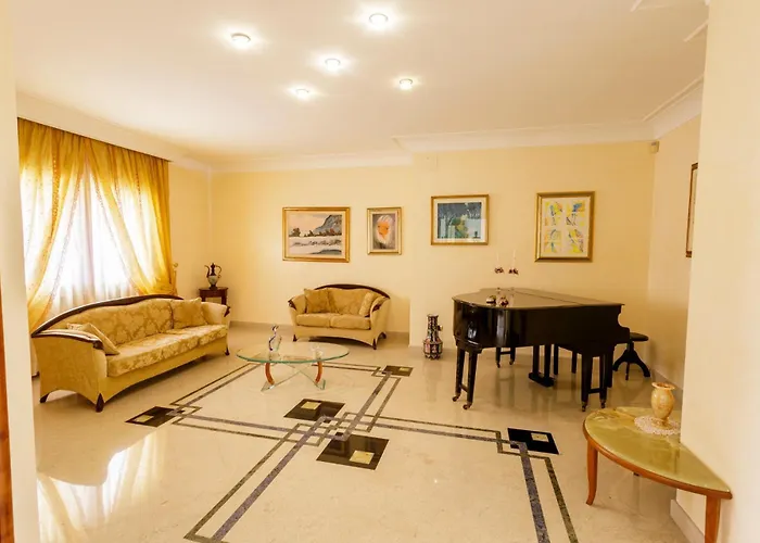 Villa Incoronata Villa *